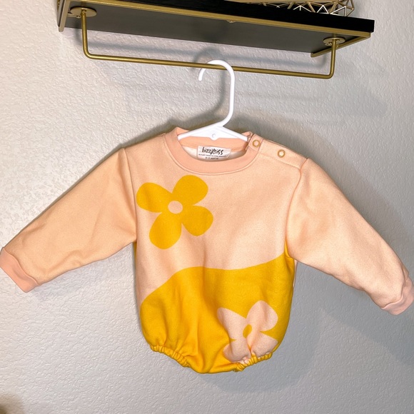 Yin Yang Daisy Bubble Romper - Picture 2 of 11